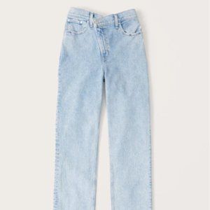 Abercrombie 90s Ultra High Rise Straight Jeans LIGHT WASH, 26S